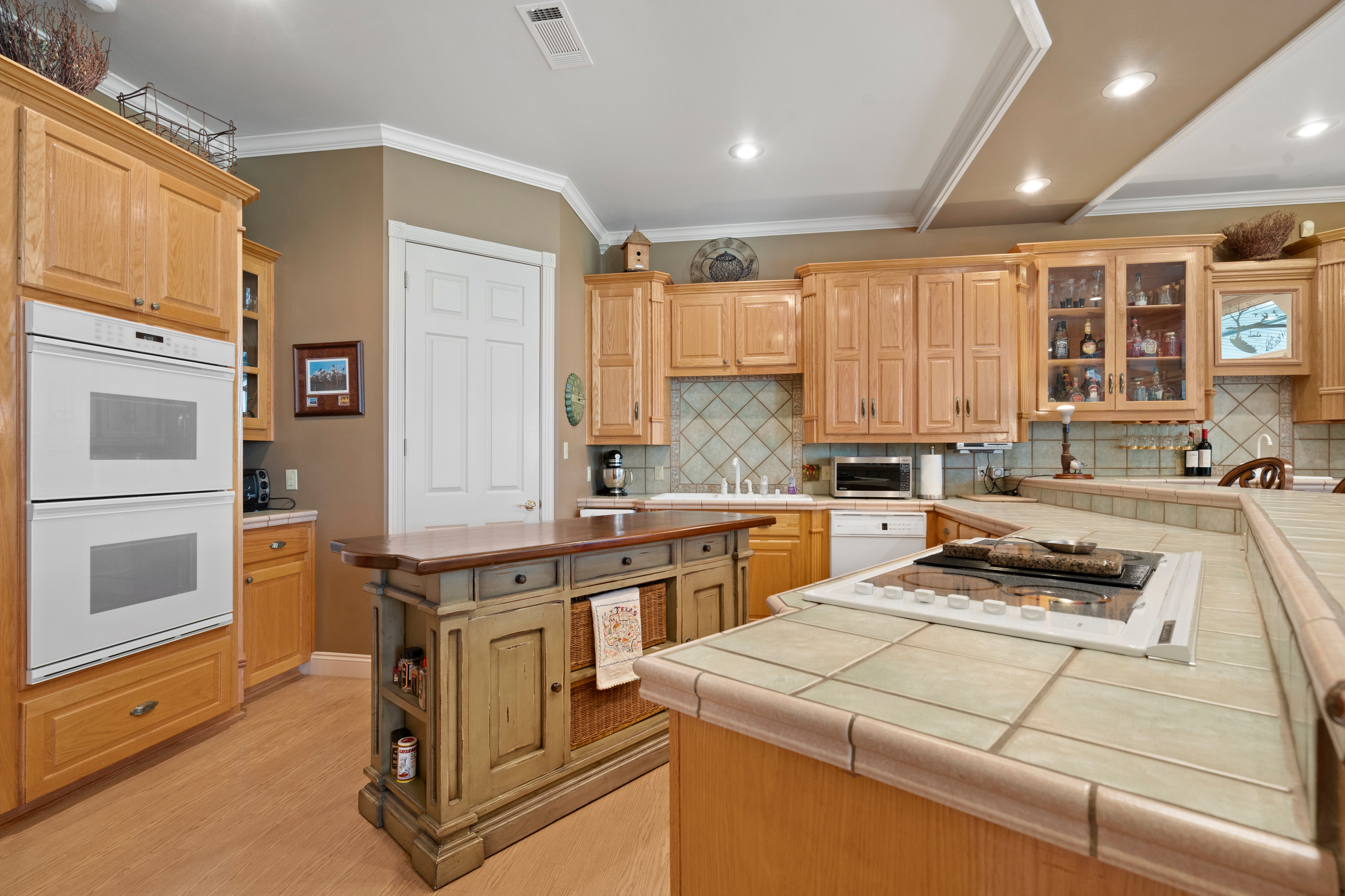 Kirby, Arkansas, 71950, United States, 4 Bedrooms Bedrooms, ,3 BathroomsBathrooms,Residential,For Sale,1986539