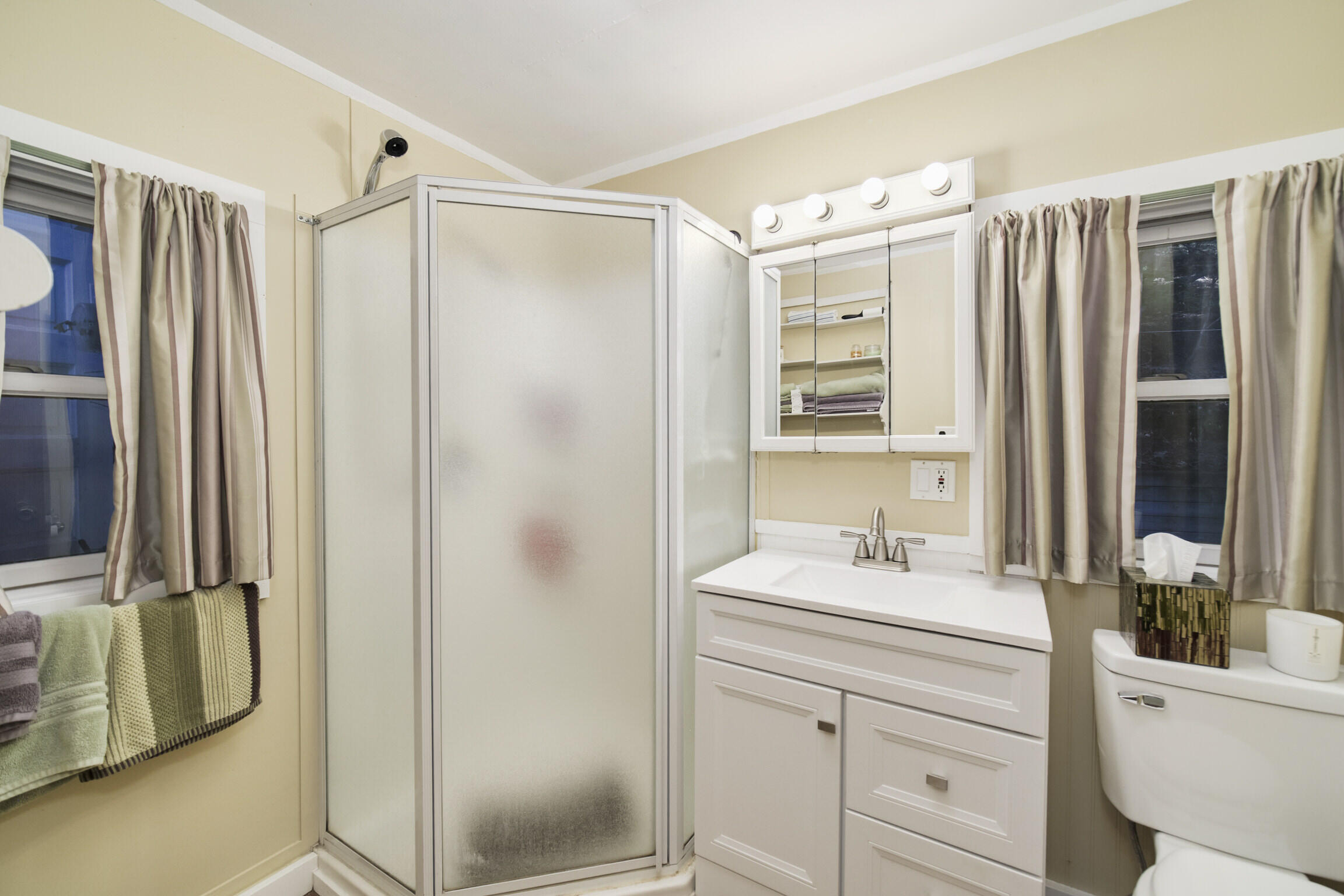 Onekama, Michigan, 49675, United States, 3 Bedrooms Bedrooms, ,3 BathroomsBathrooms,Residential,For Sale,1914171