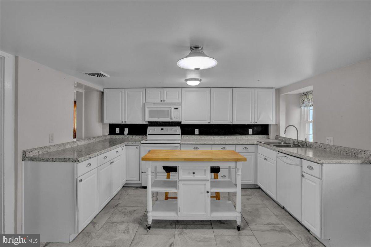 Mohrsville, Pennsylvania, 19541, United States, 4 Bedrooms Bedrooms, ,2 BathroomsBathrooms,Residential,For Sale,1827431