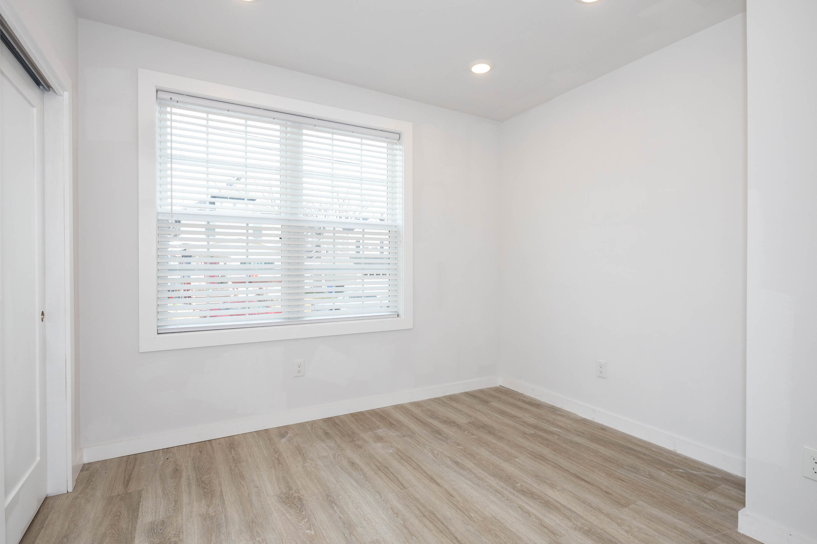 Fords, New Jersey, 08863, United States, 5 Bedrooms Bedrooms, ,2 BathroomsBathrooms,Residential,For Sale,2005682