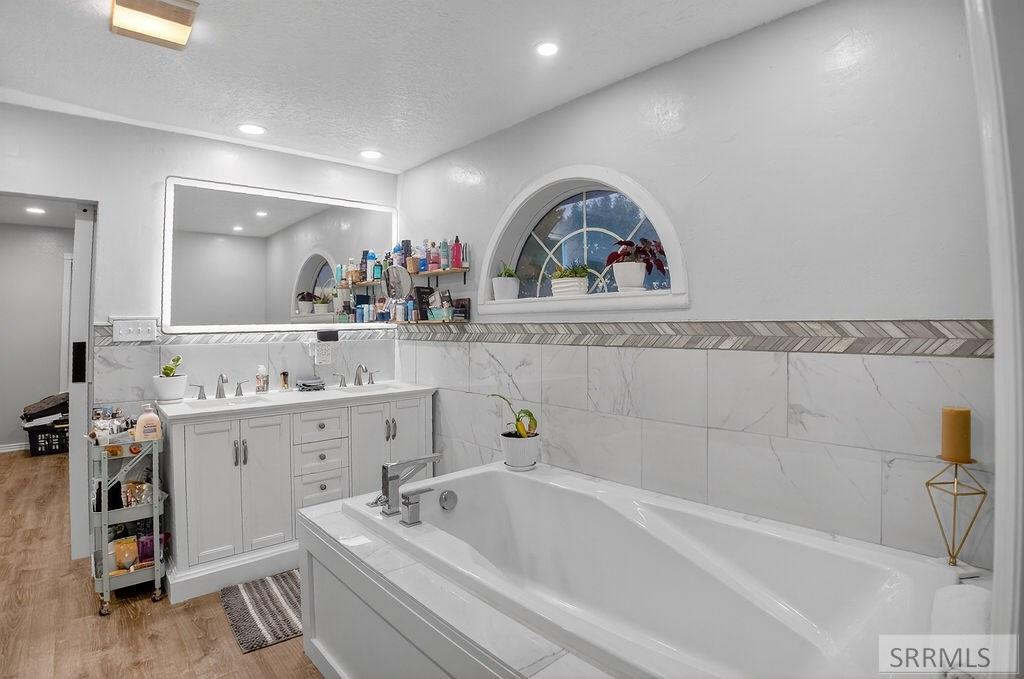 POCATELLO, Idaho, 83202, United States, 6 Bedrooms Bedrooms, ,4 BathroomsBathrooms,Residential,For Sale,1977598