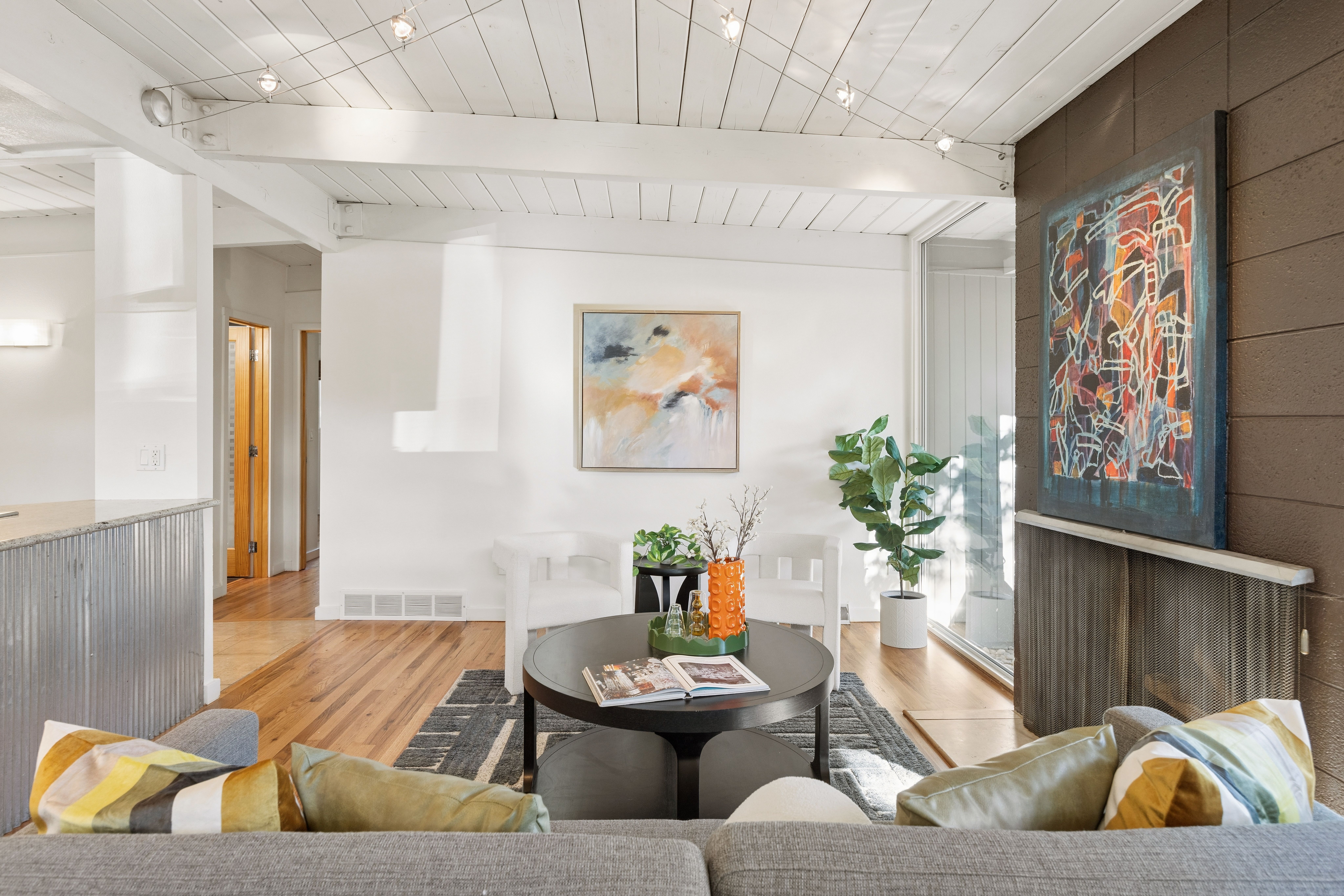  Mid-century modern lives with an effortless connection between indoors and out. - 物件實景