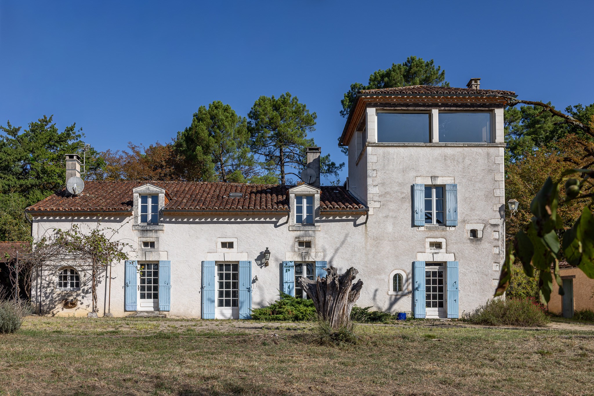  Property of 700m² with swimming pool, tennis court, ponds over more than 40 hec… - 物件實景