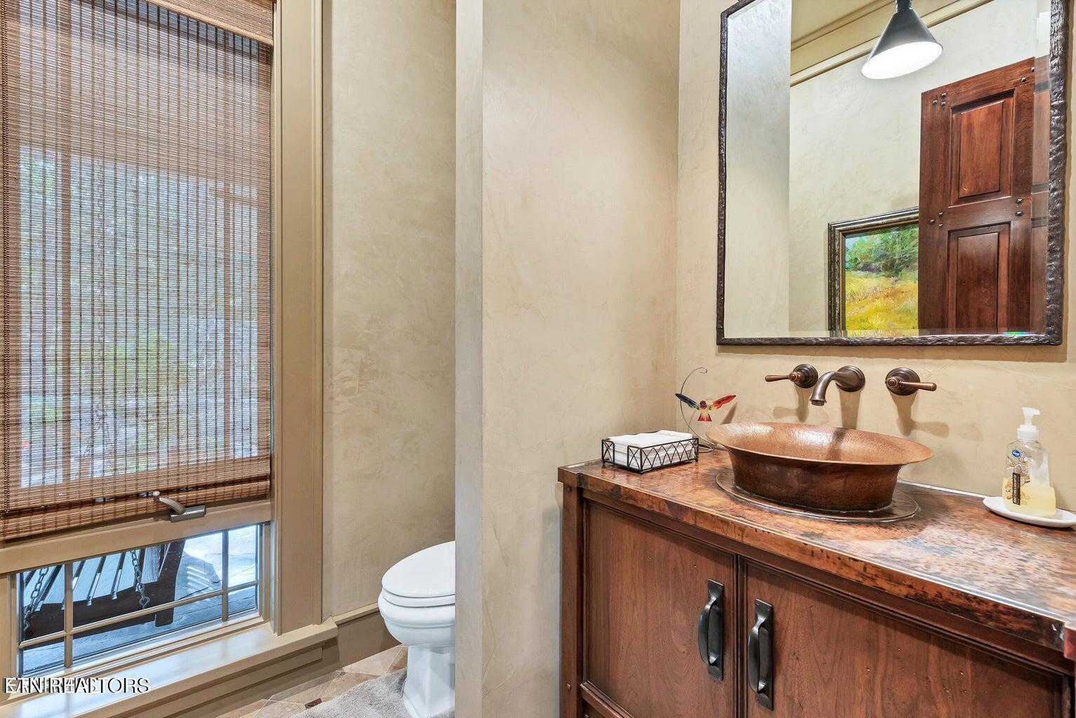 Louisville, Tennessee, 37777, United States, 3 Bedrooms Bedrooms, ,4 BathroomsBathrooms,Residential,For Sale,1995575