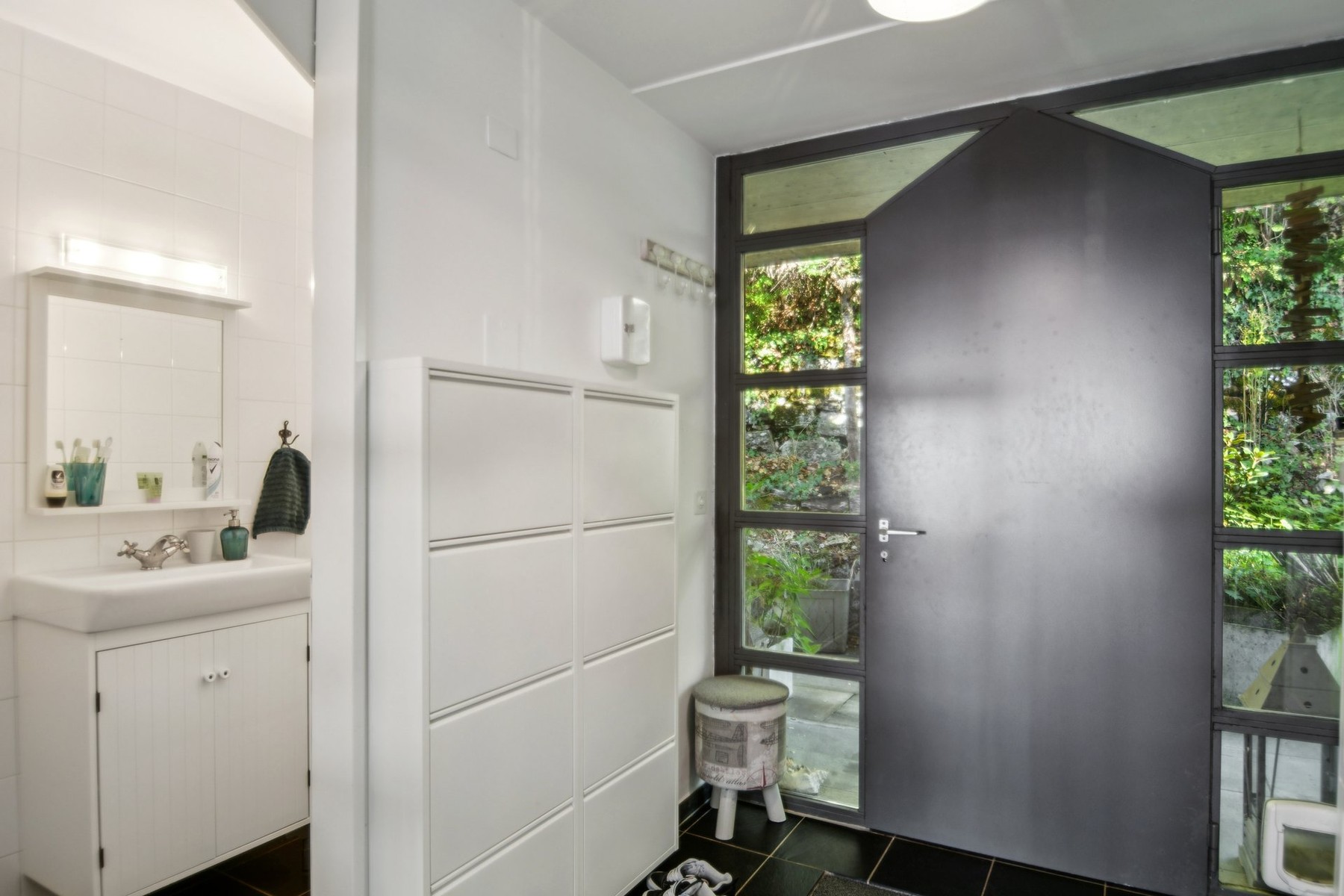  Exclusive Opportunity in Biel — Unique Architect-Designed Home, Exceptional Modu - 物件實景