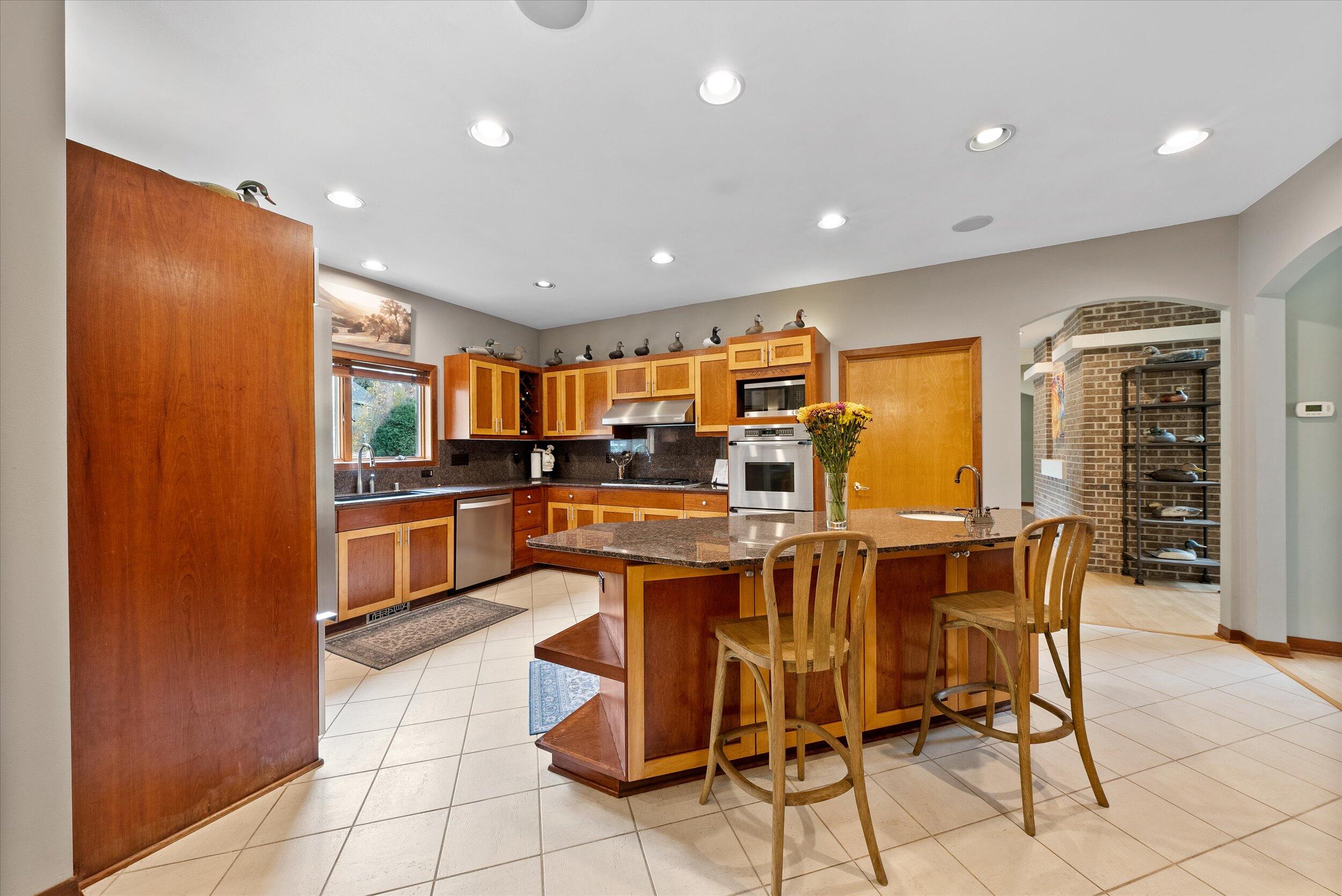 Grafton, Wisconsin, 53024, United States, 4 Bedrooms Bedrooms, ,6 BathroomsBathrooms,Residential,For Sale,1989565