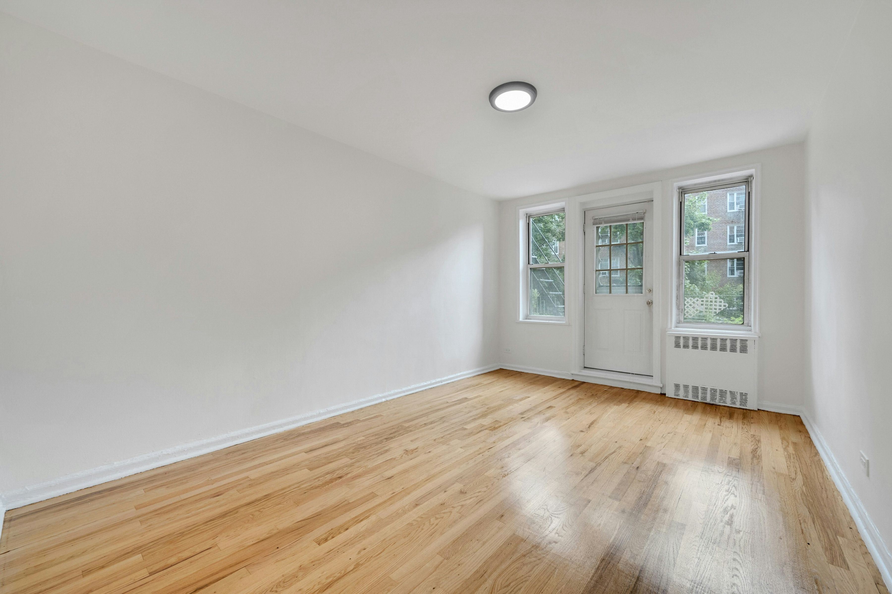  5610 Netherland Avenue - 物件實景
