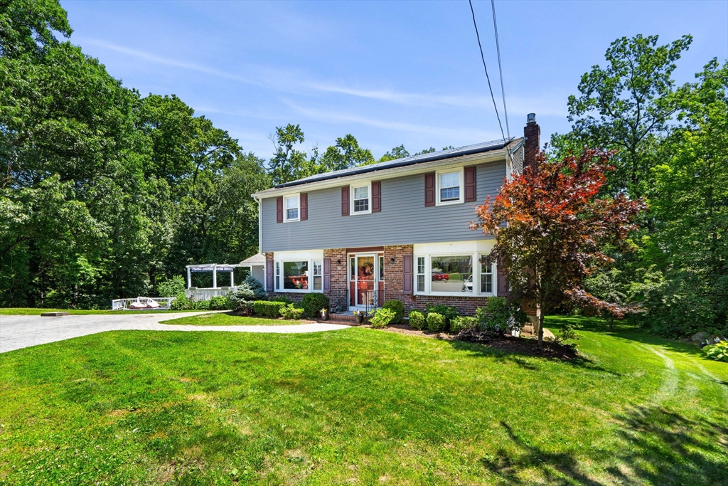 Lowell, Massachusetts, 01852, United States, 5 Bedrooms Bedrooms, ,4 BathroomsBathrooms,Residential,For Sale,1874290