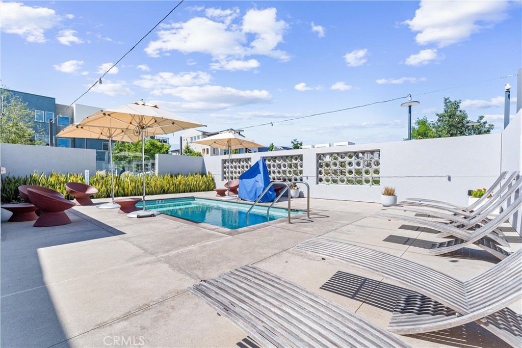 Irvine, California, 92618, United States, 2 Bedrooms Bedrooms, ,2 BathroomsBathrooms,Residential,For Sale,1988212