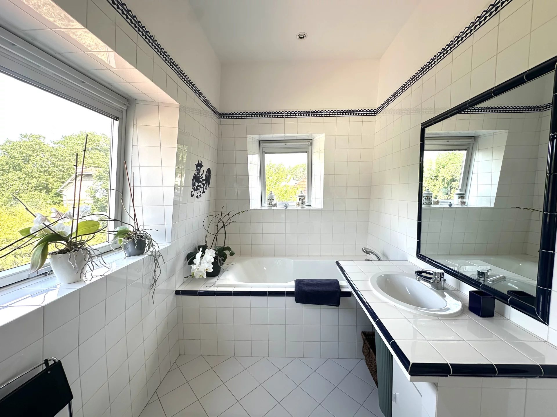 Le Vésinet, Île-de-France, 78110, FR, 6 Bedrooms Bedrooms, ,5 BathroomsBathrooms,Residential,For Sale,1994662