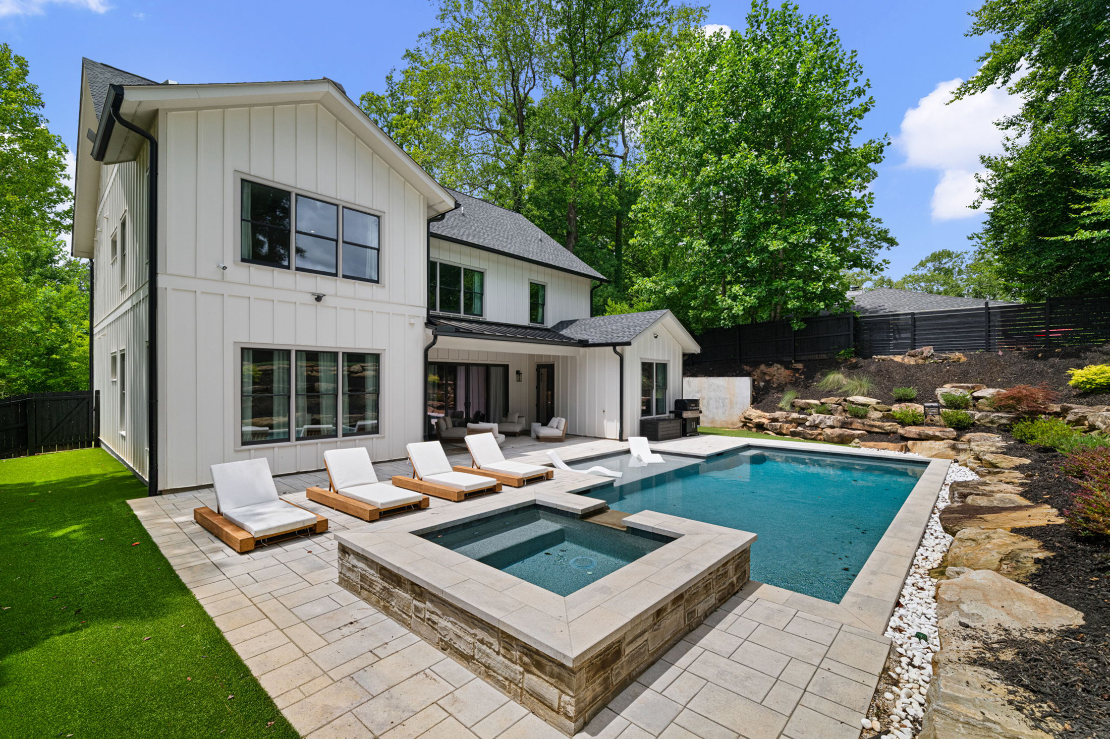  New-Construction Luxury Estate with Resort-Style Pool and Two Primary Suites - 物件實景