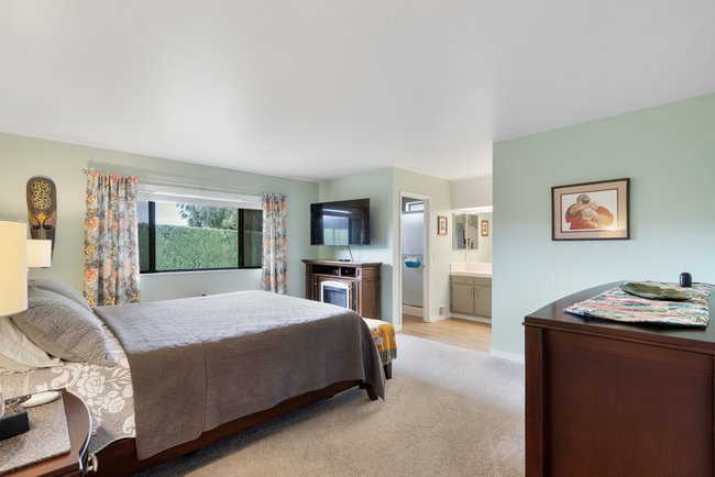 Hollister, California, 95023, United States, 3 Bedrooms Bedrooms, ,2 BathroomsBathrooms,Residential,For Sale,1882231