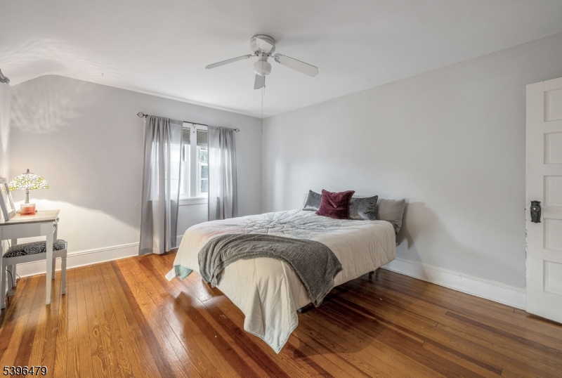 West Milford Twp., New Jersey, 07421, United States, 4 Bedrooms Bedrooms, ,3 BathroomsBathrooms,Residential,For Sale,1992089