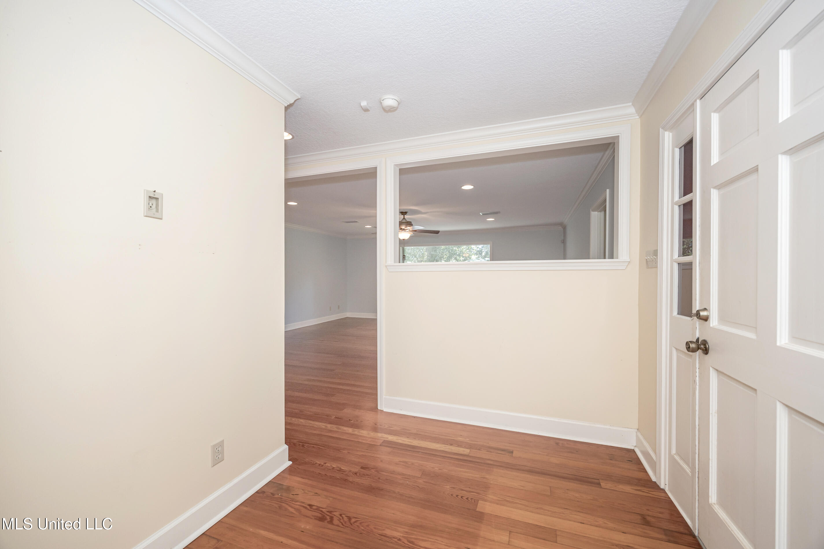 Ocean Springs, Mississippi, 39564, United States, 3 Bedrooms Bedrooms, ,3 BathroomsBathrooms,Residential,For Sale,1903607