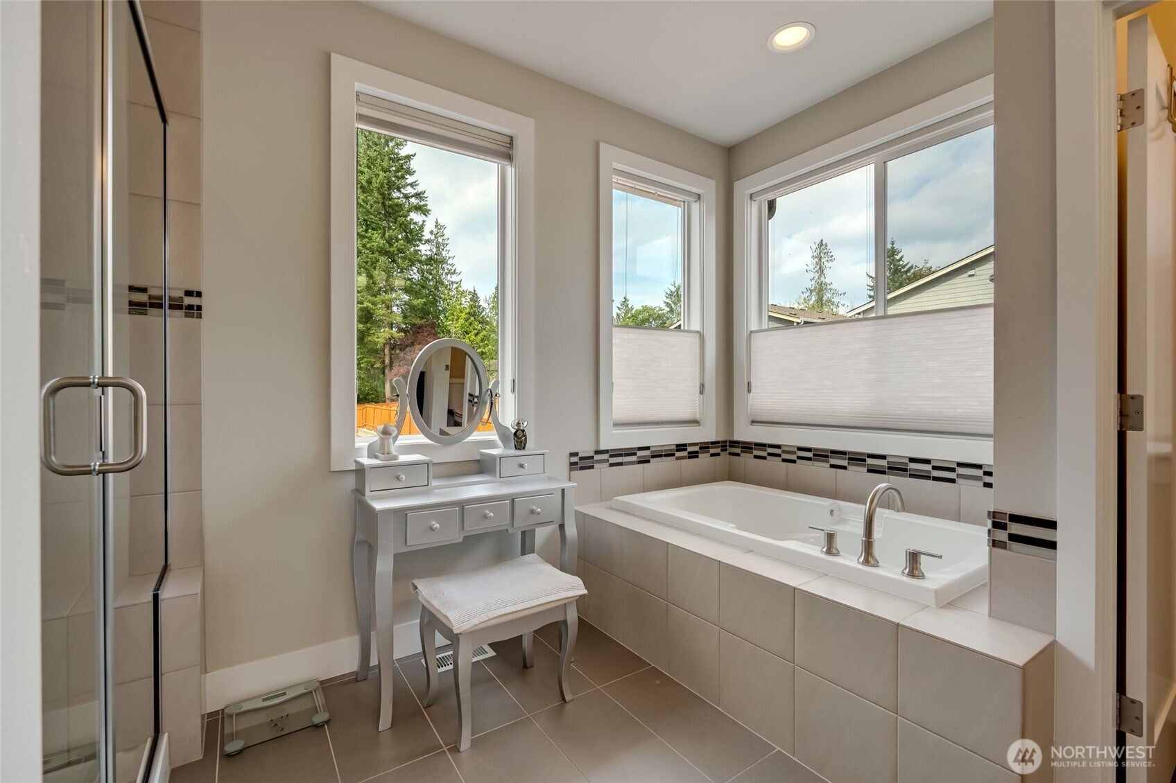 Bothell, Washington, 98012, United States, 4 Bedrooms Bedrooms, ,4 BathroomsBathrooms,Residential,For Sale,1909419