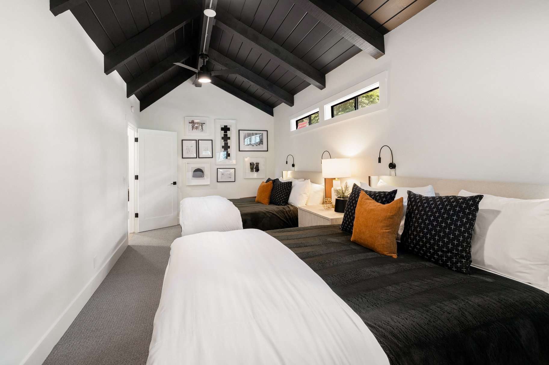  Beautifully Renovated Home With Room to Entertain - 物件實景
