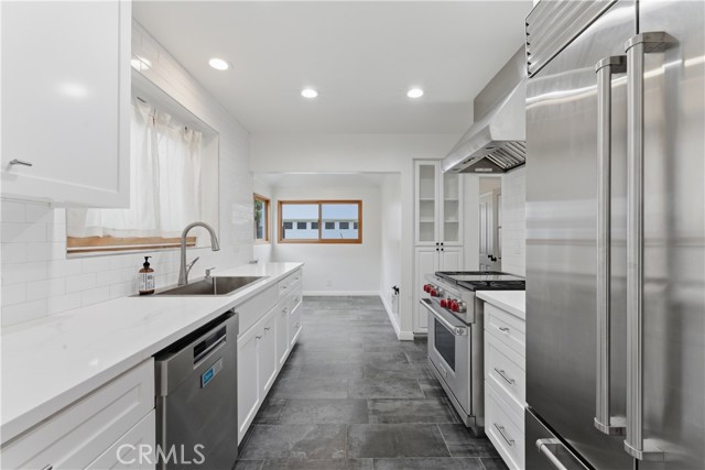 Los Angeles, California, 90043, United States, 3 Bedrooms Bedrooms, ,3 BathroomsBathrooms,Residential,For Sale,2049255