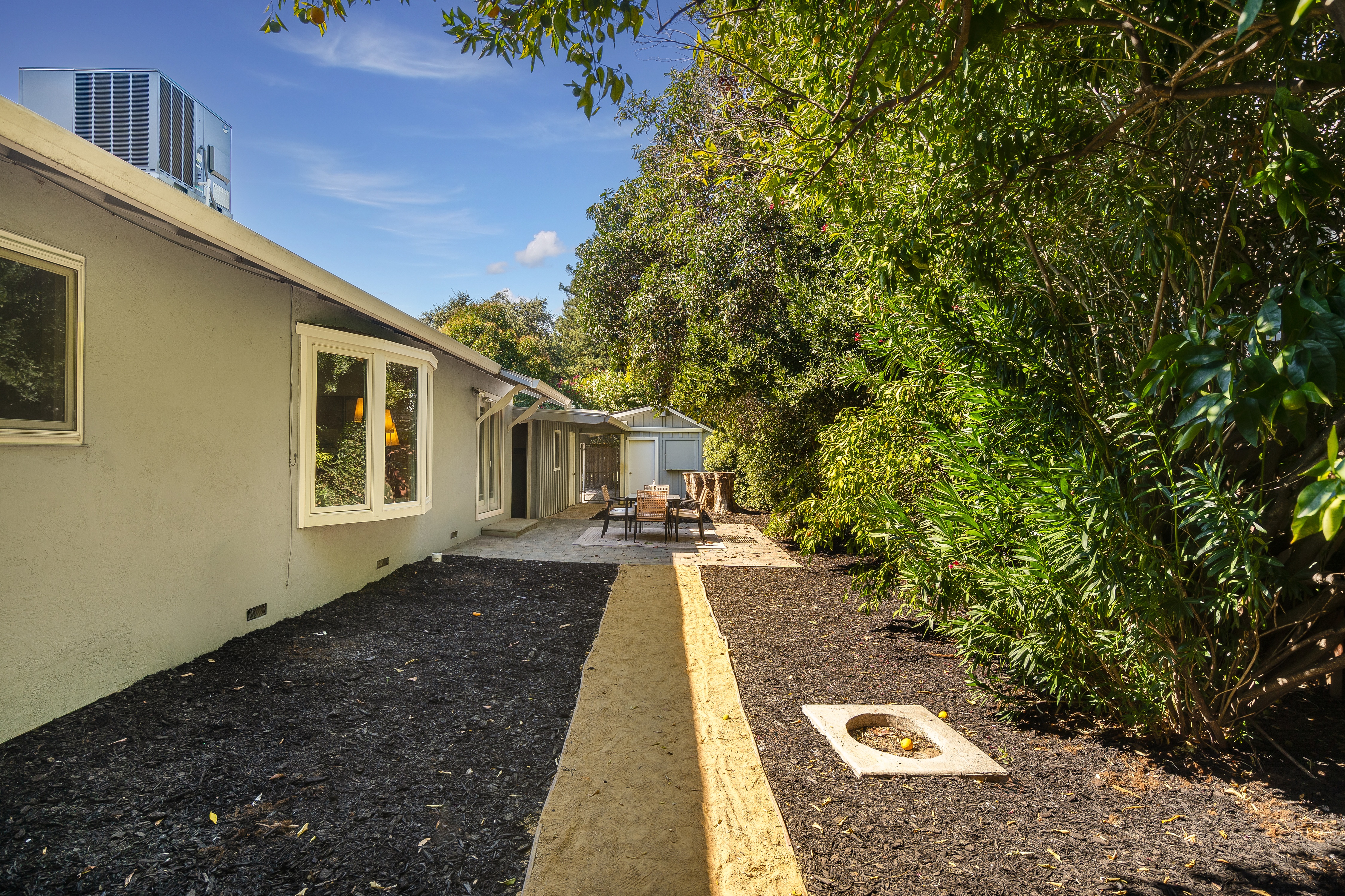  California Rancher with Privacy and Proximity - 物件實景