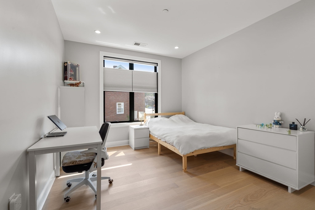 Boston, Massachusetts, 02135, United States, 2 Bedrooms Bedrooms, ,2 BathroomsBathrooms,Residential,For Sale,1940809