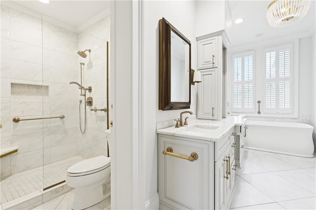 New Orleans, Louisiana, 70115, United States, 3 Bedrooms Bedrooms, ,5 BathroomsBathrooms,Residential,For Sale,2001784