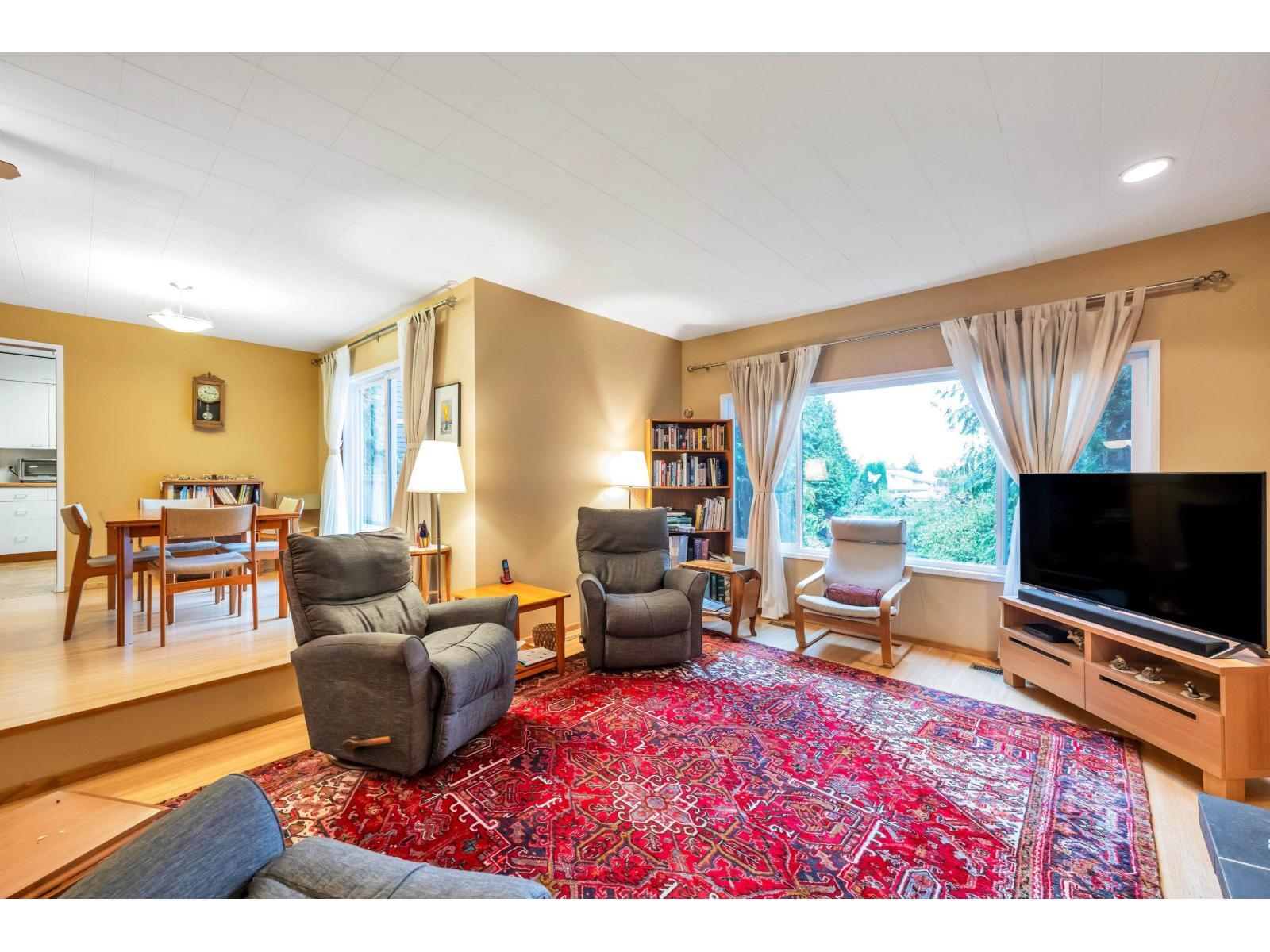 WHITE ROCK, British Columbia, V4B 4T7, CA, 4 Bedrooms Bedrooms, ,2 BathroomsBathrooms,Residential,For Sale,1951469