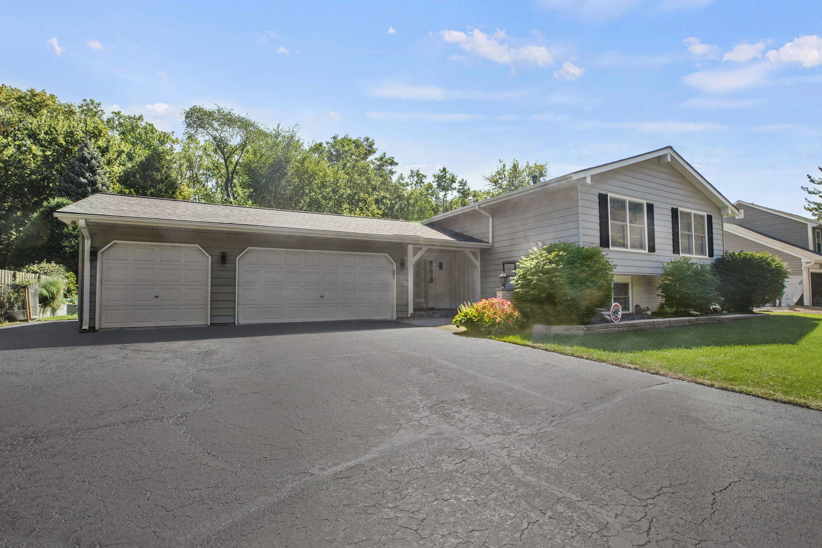 Geneva, Illinois, 60134, United States, 4 Bedrooms Bedrooms, ,3 BathroomsBathrooms,Residential,For Sale,1932749