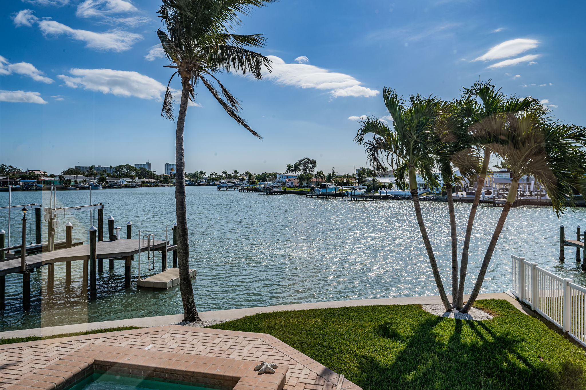 St Petersburg, Florida, 33707, United States, 5 Bedrooms Bedrooms, ,5 BathroomsBathrooms,Residential,For Sale,2006025