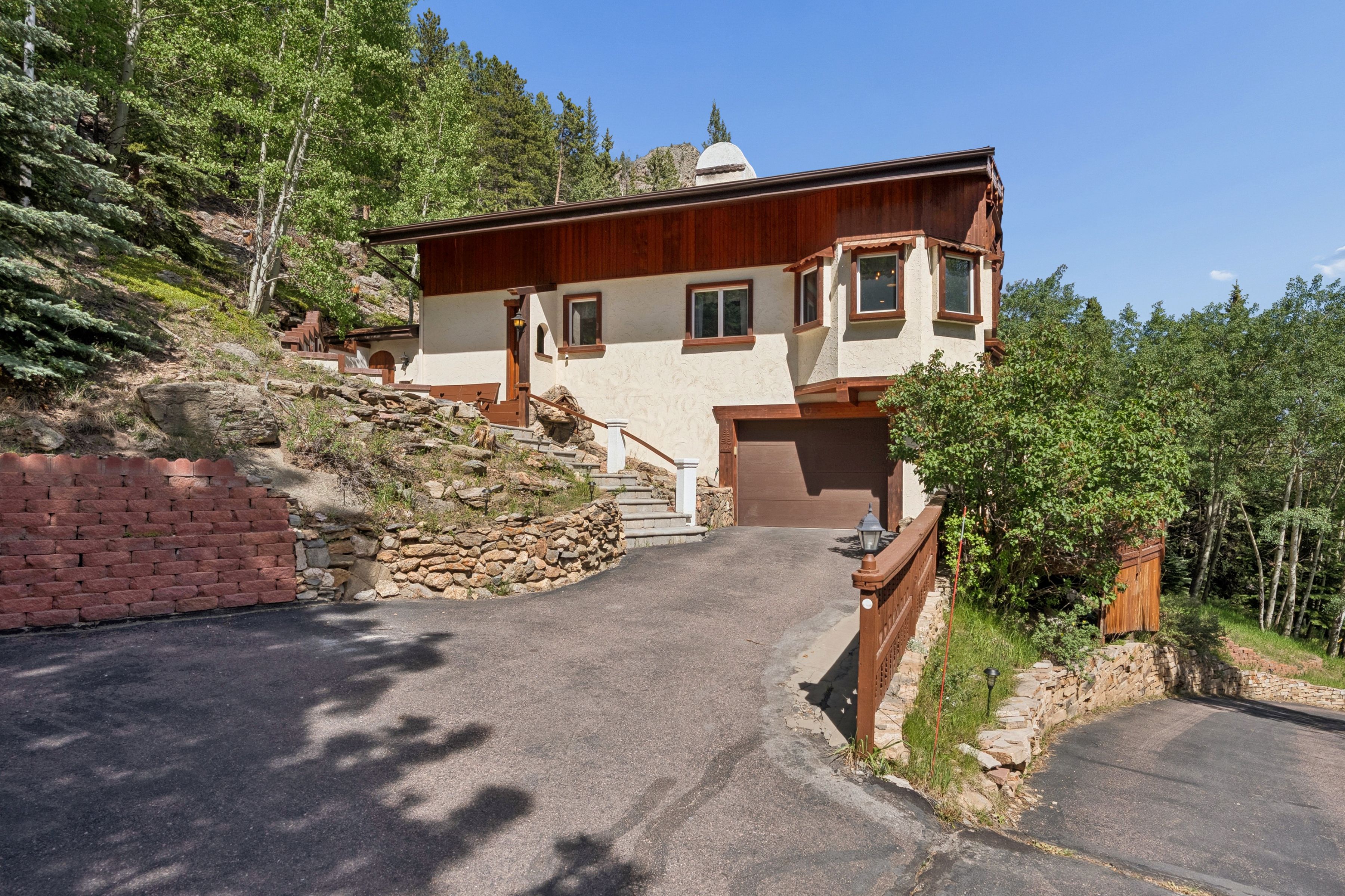  Mountain Chalet on Almost 8 Acres - 物件實景