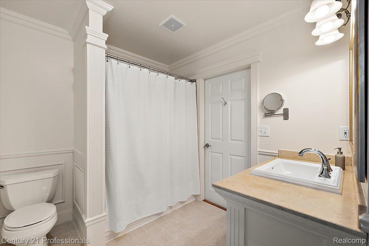 Clarkston, Michigan, 48346, United States, 4 Bedrooms Bedrooms, ,7 BathroomsBathrooms,Residential,For Sale,2048841