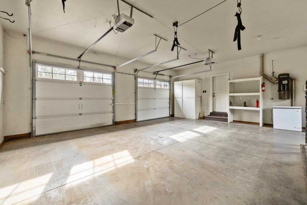 Klamath Falls, Oregon, 97601, United States, 4 Bedrooms Bedrooms, ,3 BathroomsBathrooms,Residential,For Sale,1987766