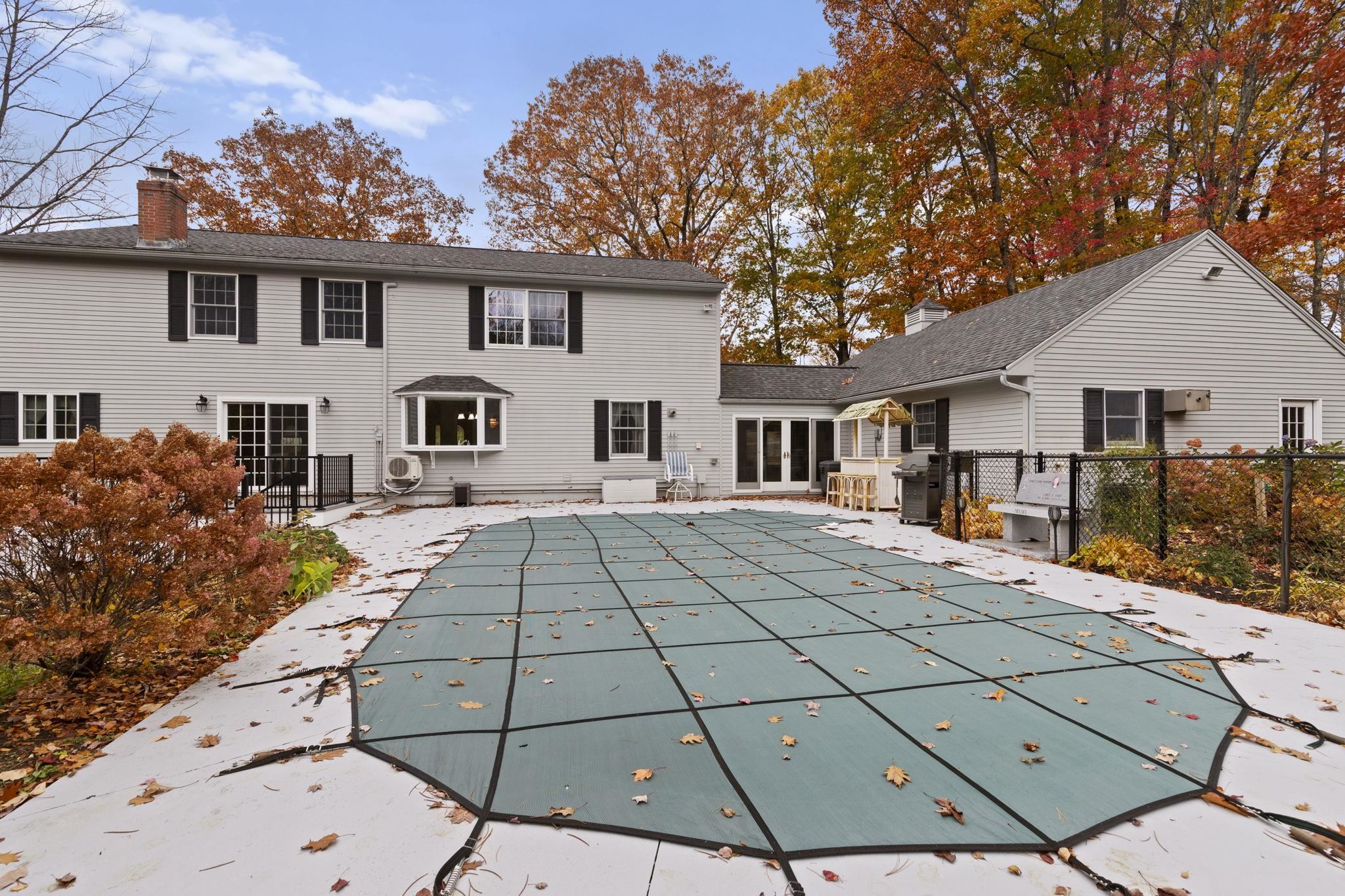 Rochester, New Hampshire, 03867, United States, 4 Bedrooms Bedrooms, ,1 BathroomBathrooms,Residential,For Sale,1985747