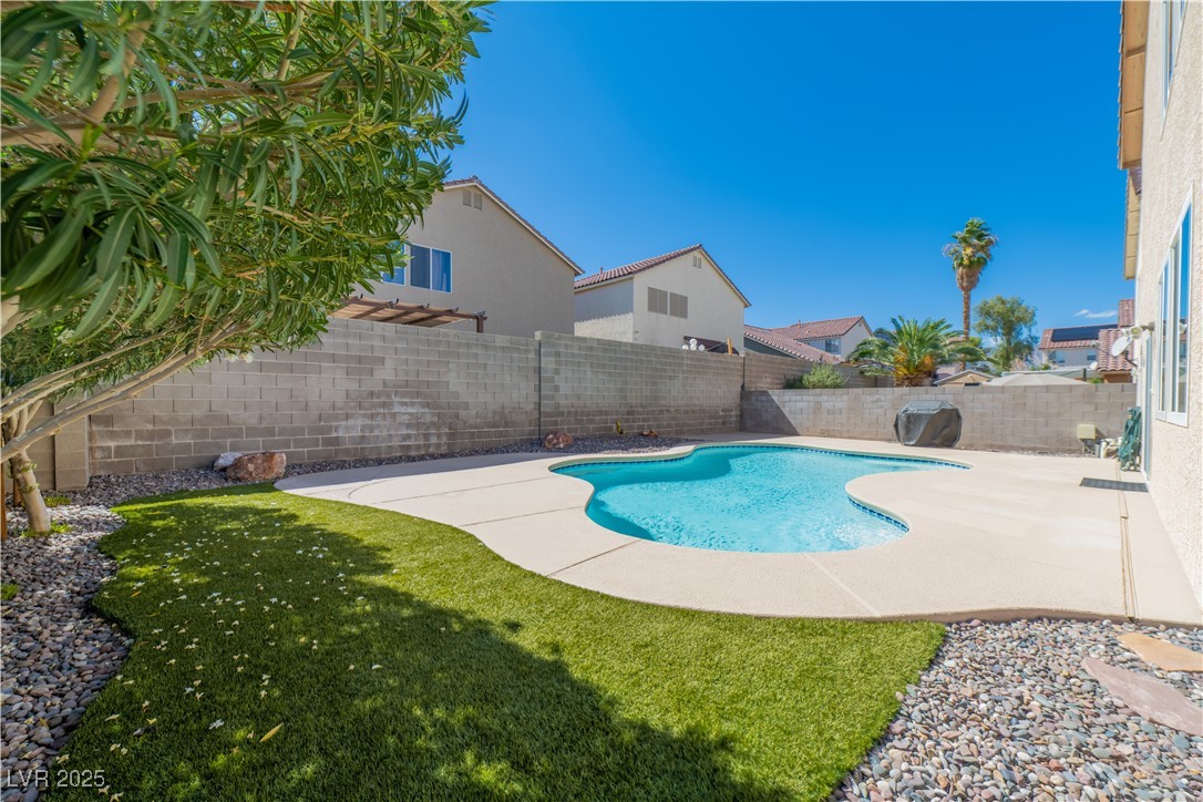 Las Vegas, Nevada, 89129, United States, 4 Bedrooms Bedrooms, ,3 BathroomsBathrooms,Residential,For Sale,1958001