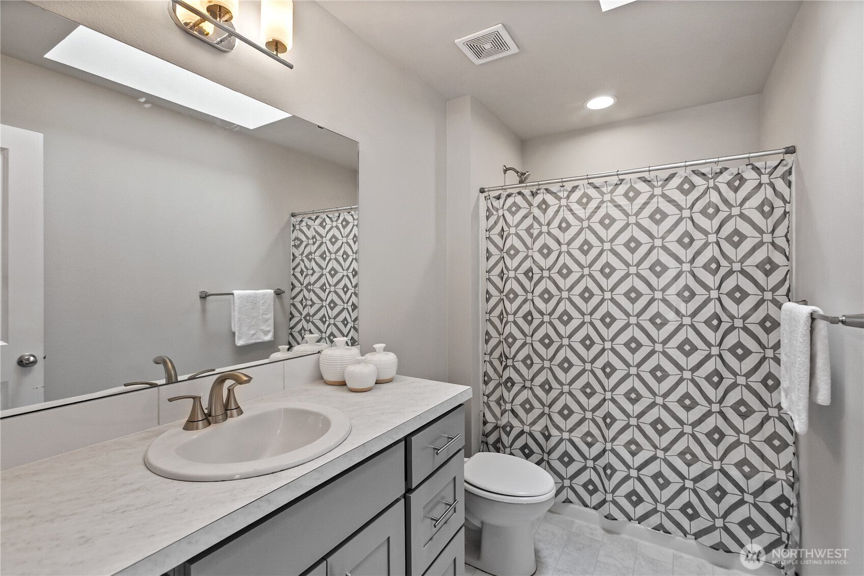 Bremerton, Washington, 98312, United States, 5 Bedrooms Bedrooms, ,2 BathroomsBathrooms,Residential,For Sale,1900860