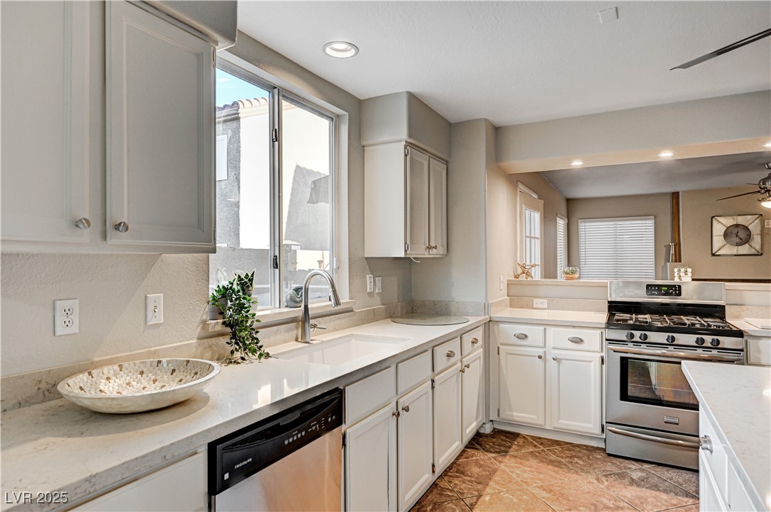 Las Vegas, Nevada, 89134, United States, 4 Bedrooms Bedrooms, ,3 BathroomsBathrooms,Residential,For Sale,1998518