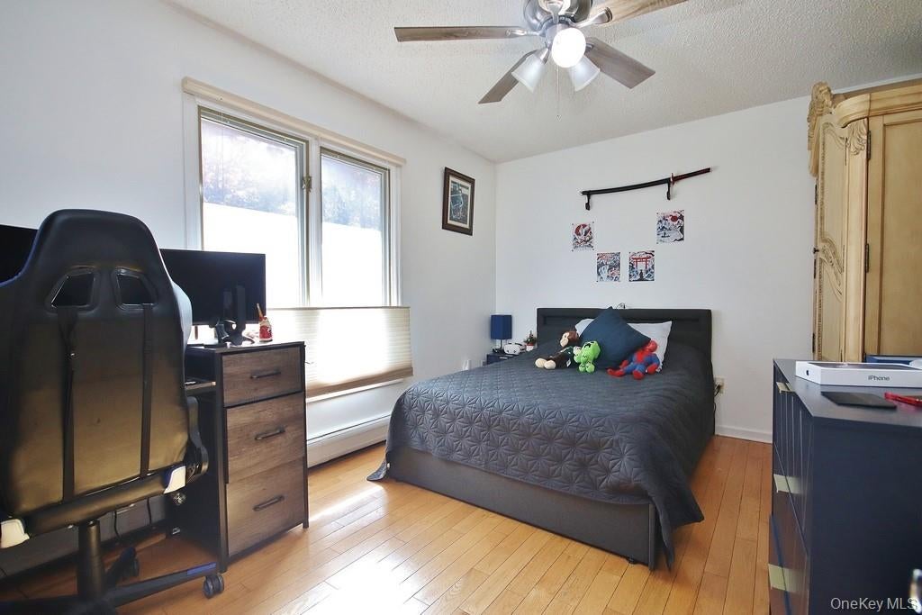 Chester, New York, 10918, United States, 4 Bedrooms Bedrooms, ,4 BathroomsBathrooms,Residential,For Sale,1979405