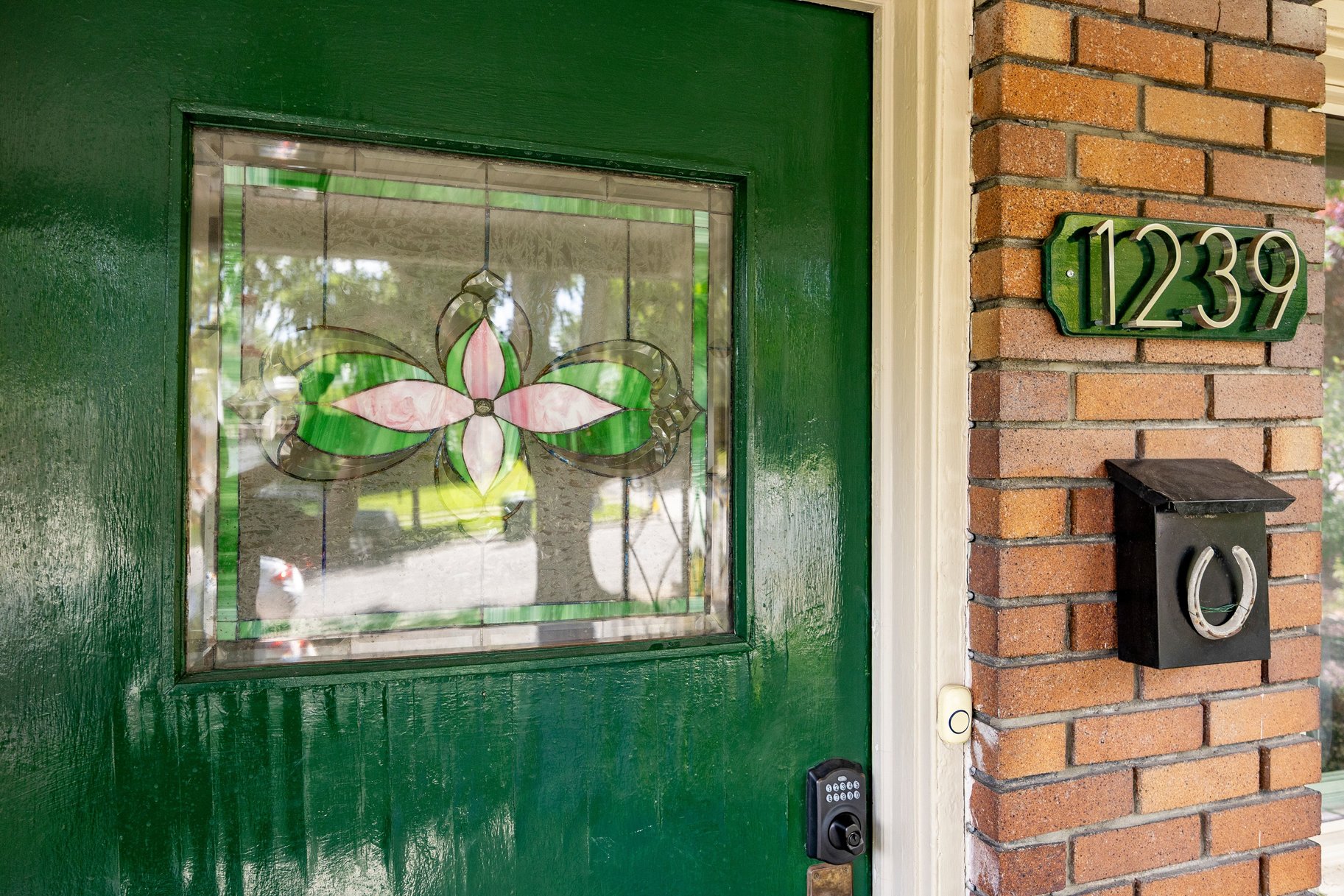 Beautifully Updated Home with 2,074 Sq. Ft. of Living Space, Historic Character - 物件實景