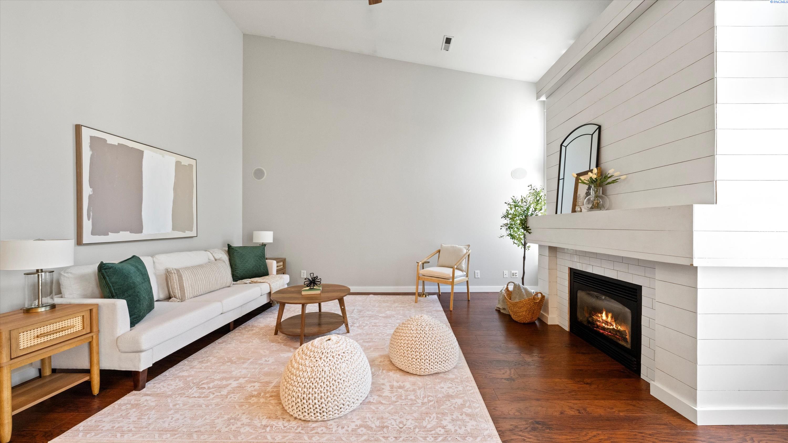 Pasco, Washington, 99301, United States, 4 Bedrooms Bedrooms, ,2 BathroomsBathrooms,Residential,For Sale,1956772