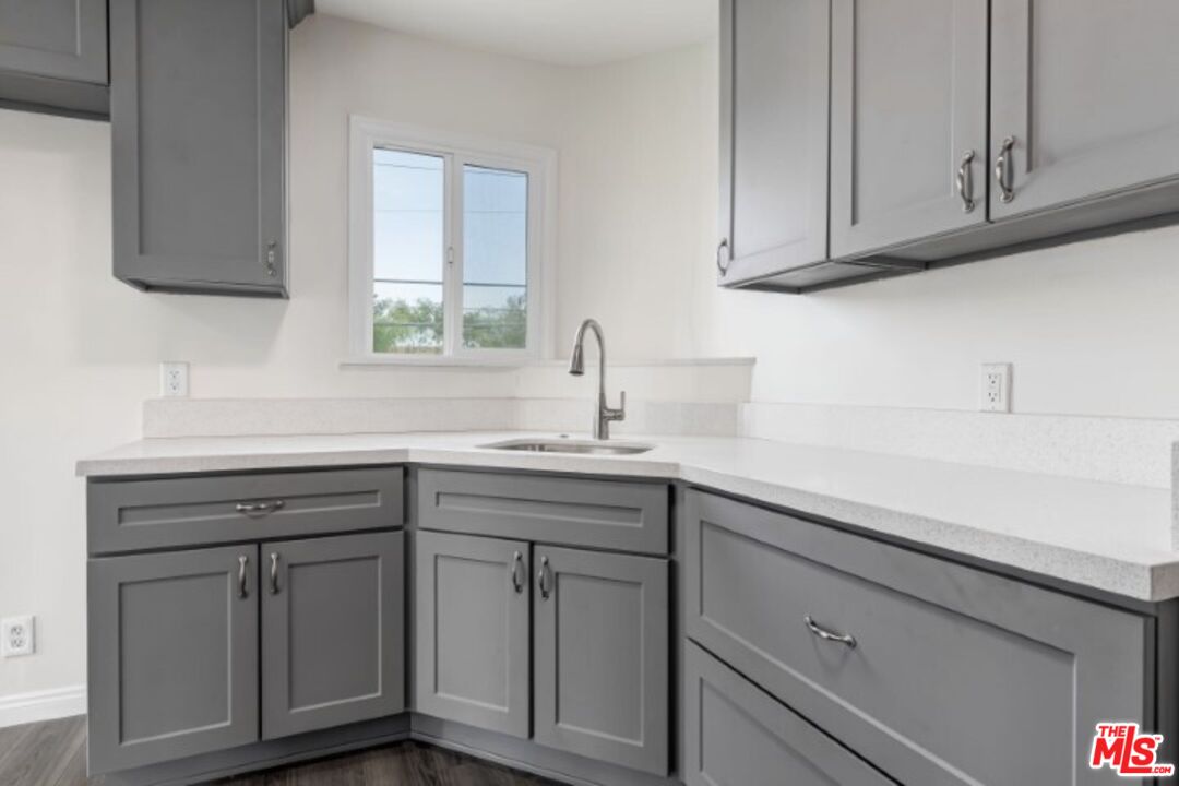 Los Angeles, California, 90066, United States, 9 Bedrooms Bedrooms, ,Residential,For Sale,1731540