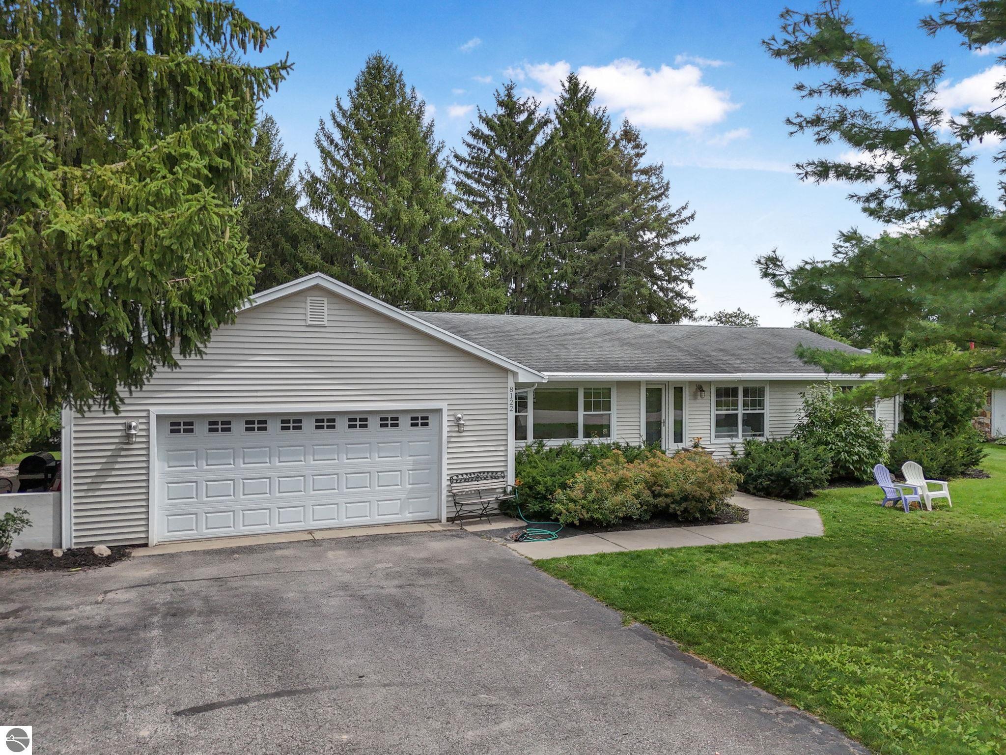 Traverse City, Michigan, 49686, United States, 4 Bedrooms Bedrooms, ,2 BathroomsBathrooms,Residential,For Sale,1980692