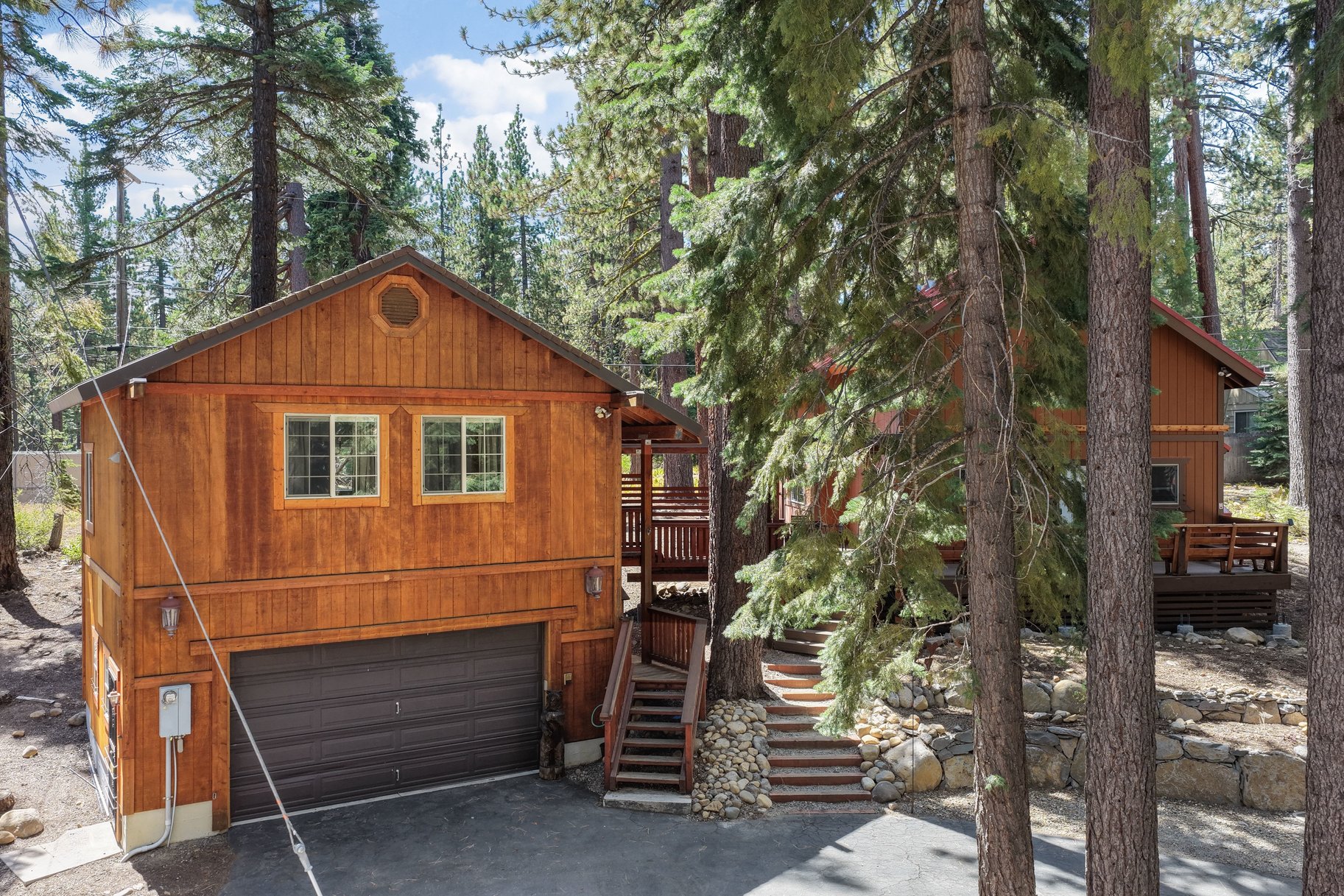  West Shore Gem - An Authentic Pineland Chalet with Detached Garage + Studio - 物件實景