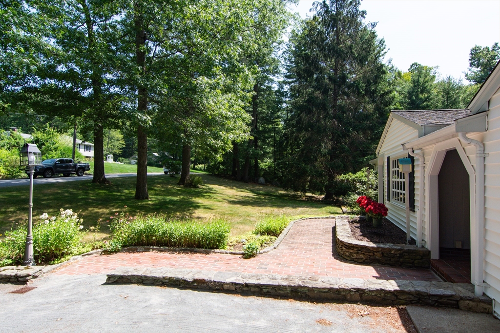 Hanson, Massachusetts, 02341, United States, 3 Bedrooms Bedrooms, ,Residential,For Sale,1920673