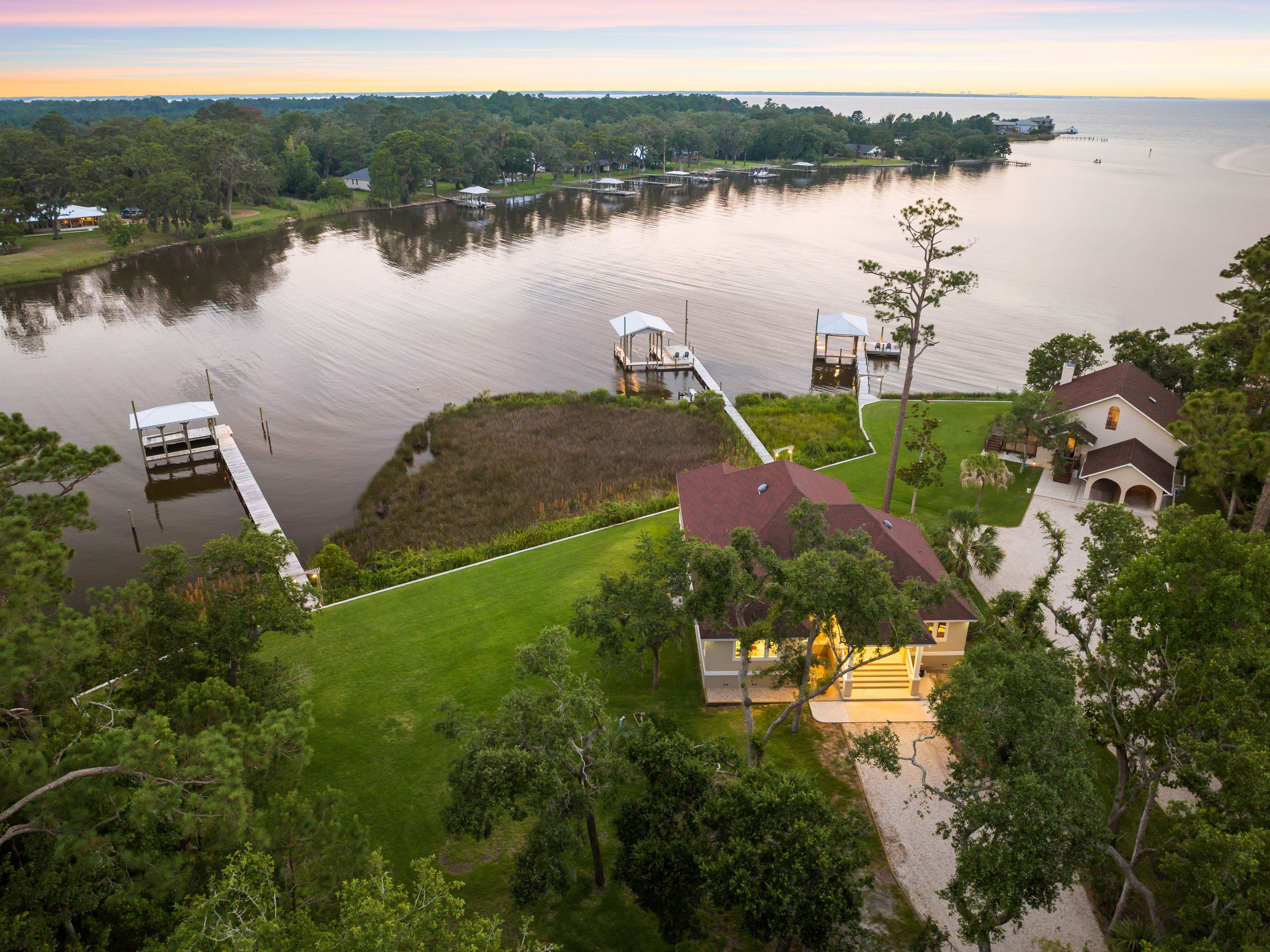  A Once-in-a-Generation Waterfront Estate with 725 Feet Bayou-Frontage - 物件實景