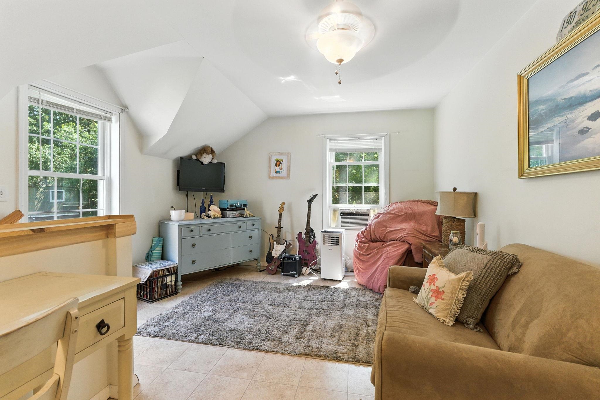 Plaistow, New Hampshire, 03865, United States, 4 Bedrooms Bedrooms, ,3 BathroomsBathrooms,Residential,For Sale,1987491