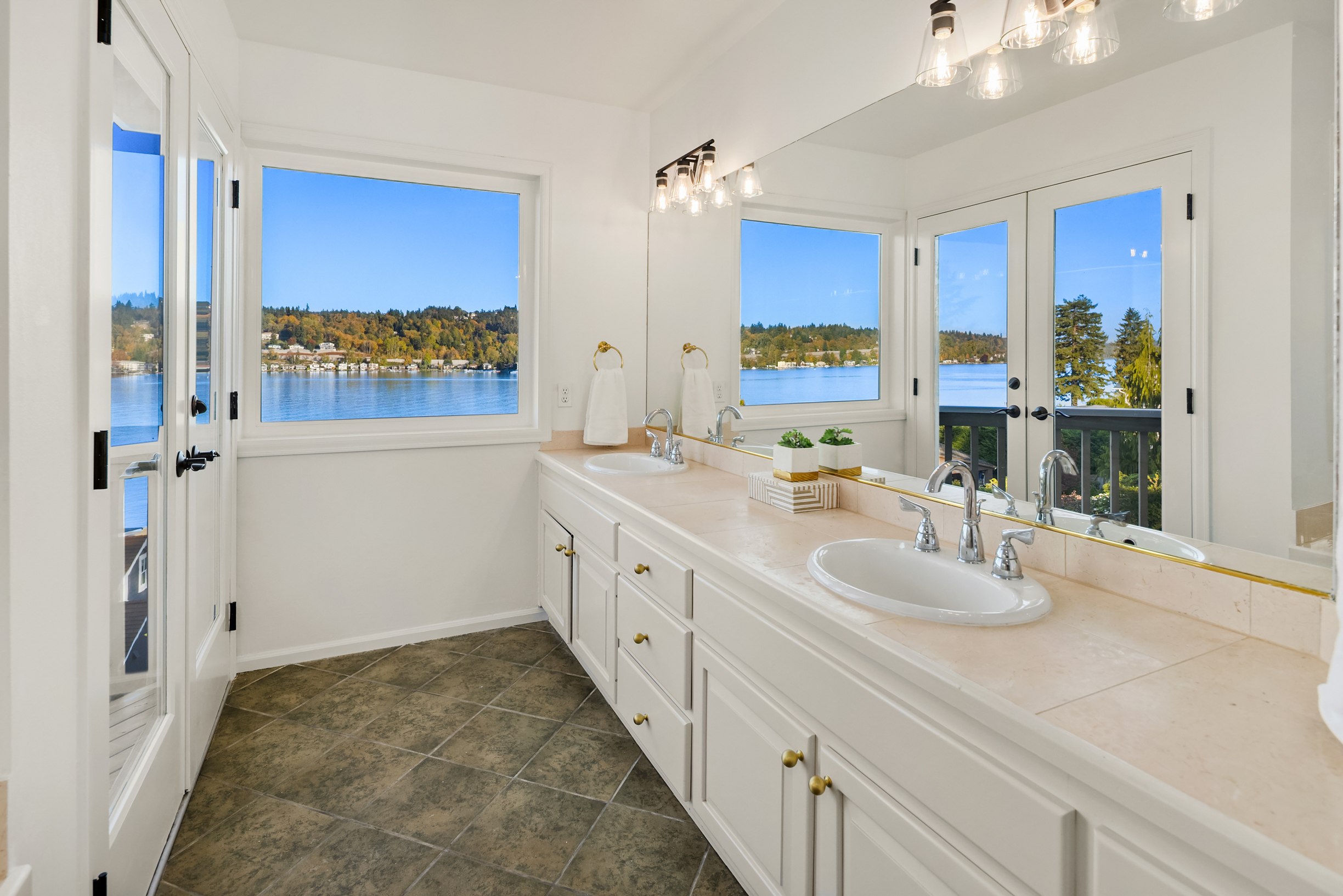  7020 96th Avenue Southeast, Mercer Island, WA 98040 - 物件實景