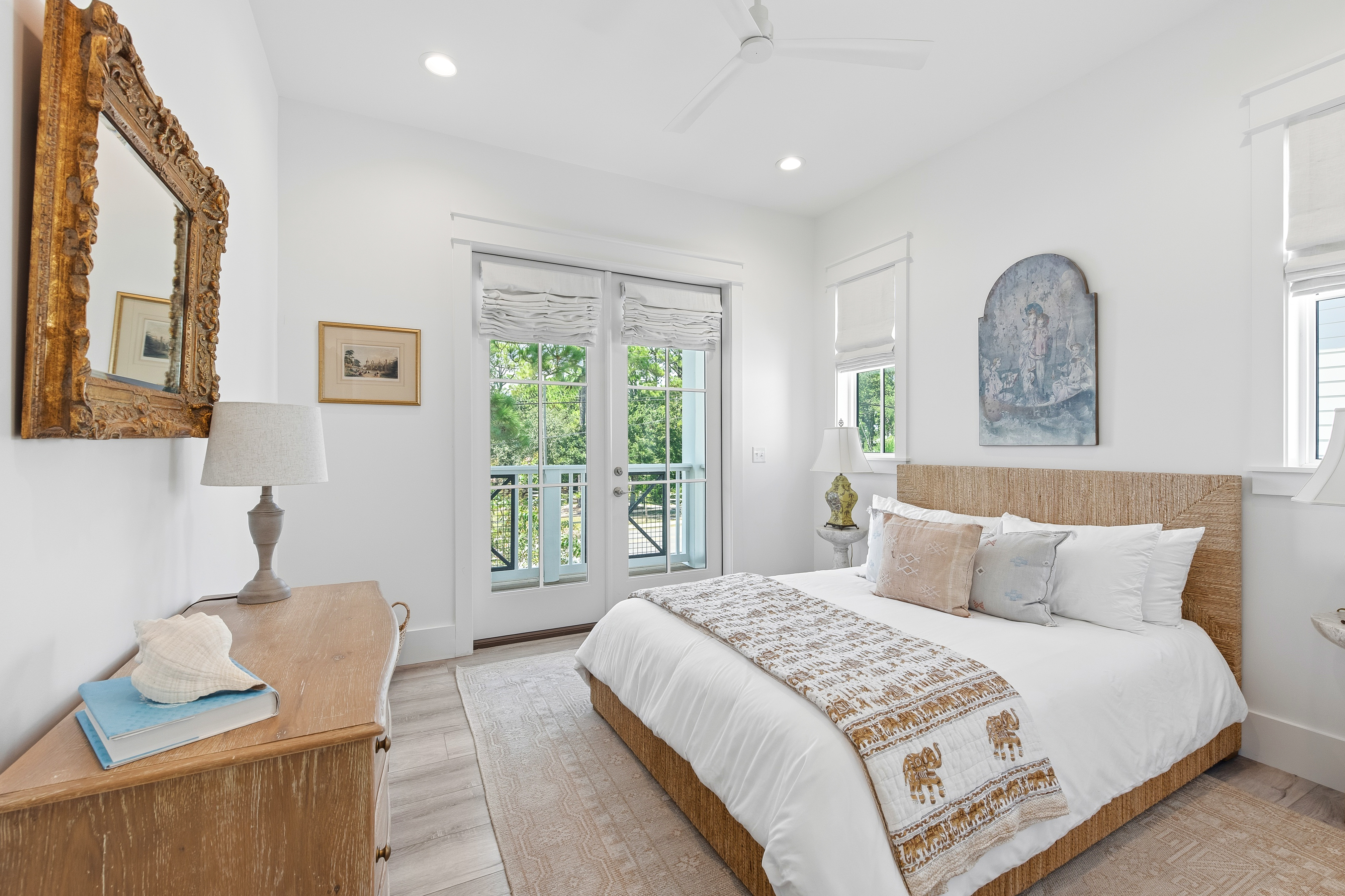  Turnkey Coastal Luxury Across From Eastern Lake And Steps To The Gulf - 物件實景