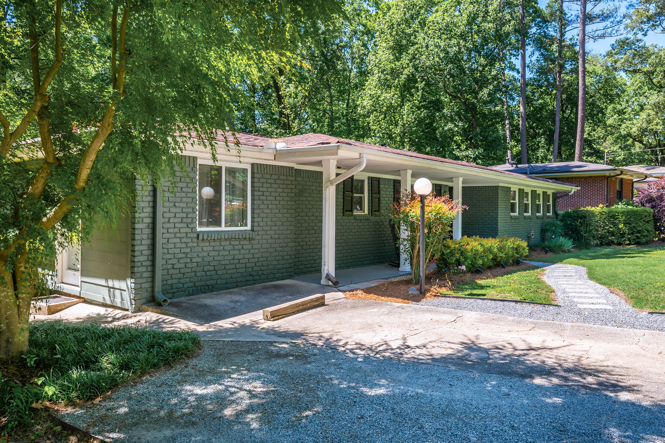  Classic Brick Ranch in Sought-After Wakefield Forest - 物件實景