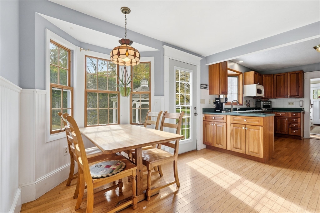 South Hadley, Massachusetts, 01075, United States, 4 Bedrooms Bedrooms, ,2 BathroomsBathrooms,Residential,For Sale,1970886