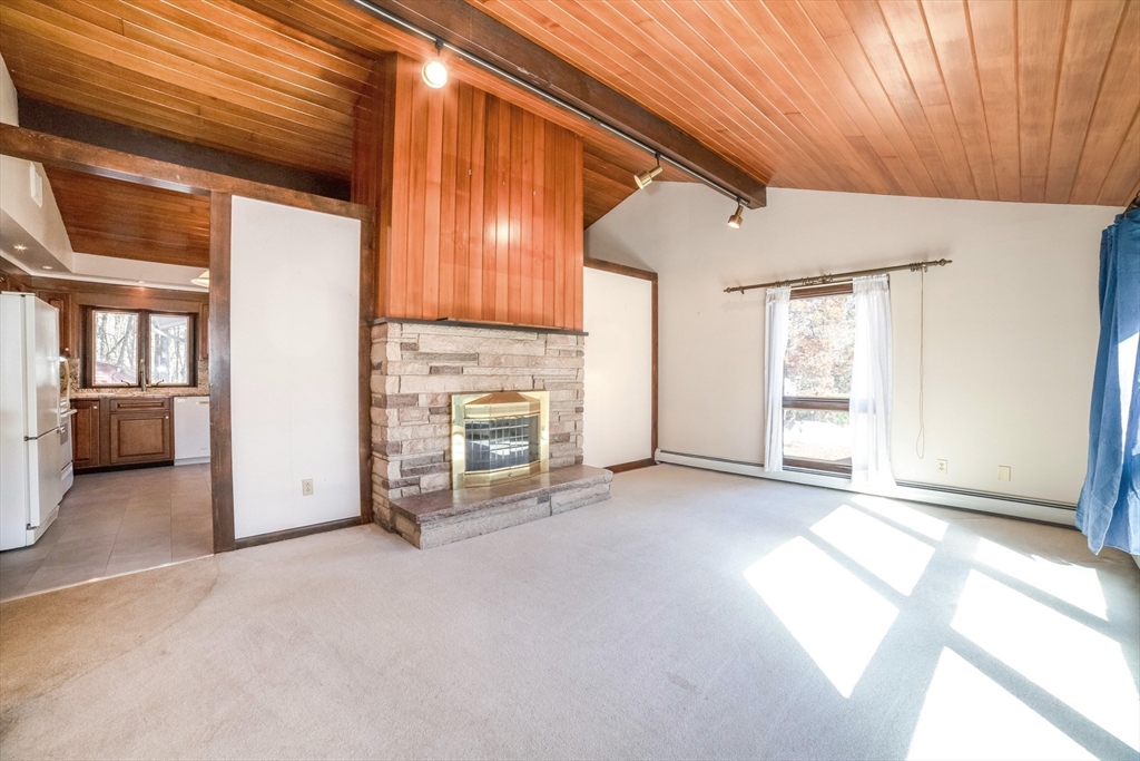 Holden, Massachusetts, 01520, United States, 3 Bedrooms Bedrooms, ,3 BathroomsBathrooms,Residential,For Sale,1991107