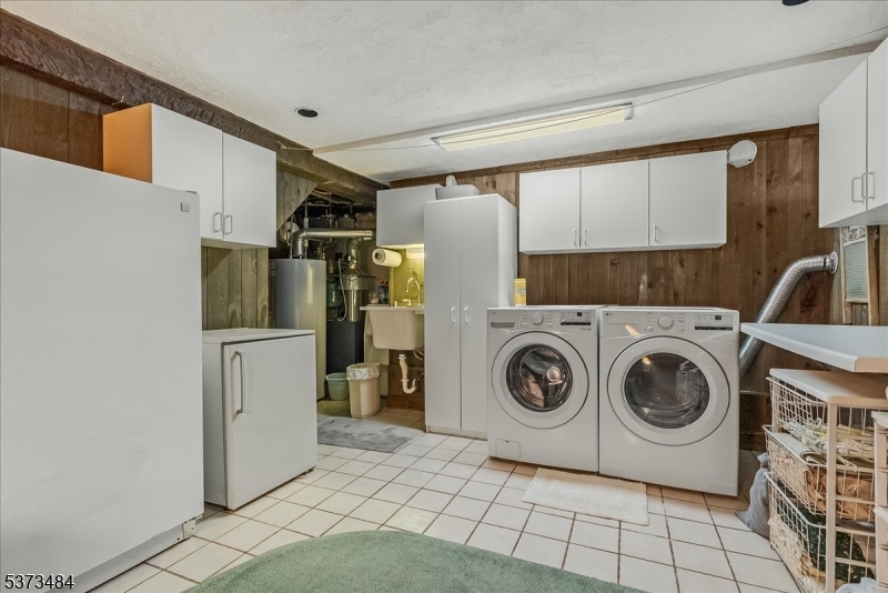 West Milford Twp., New Jersey, 07480-1601, United States, 4 Bedrooms Bedrooms, ,3 BathroomsBathrooms,Residential,For Sale,1928755