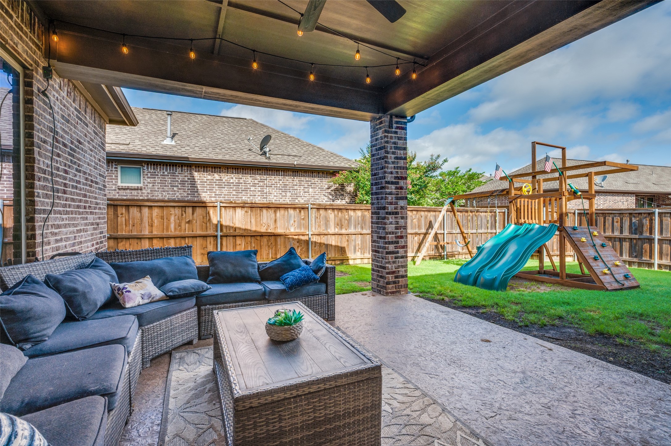 Arlington, Texas, 76005, United States, 4 Bedrooms Bedrooms, ,4 BathroomsBathrooms,Residential,For Sale,1857348